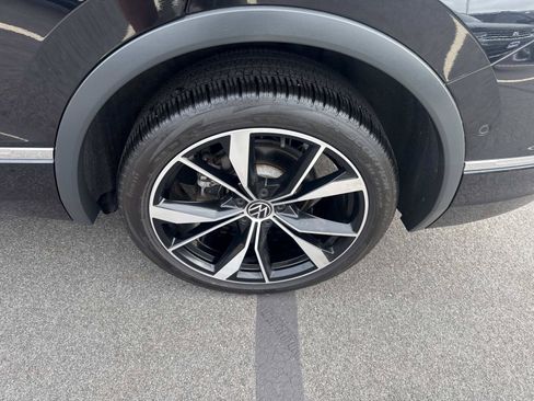 Certified 2024 Volkswagen Tiguan SEL R-Line AWD/4WD image 15