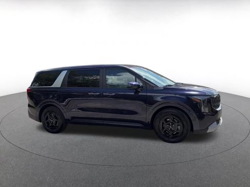 Used 2026 Kia Carnival FWD image 2
