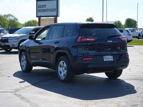 Used 2016 Jeep Cherokee Sport AWD/4WD image 3