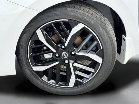 Used 2025 Nissan Versa SR w/ Trunk Package image 43