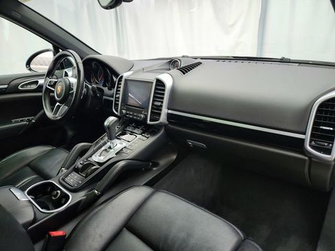 Used 2017 Porsche Cayenne AWD/4WD image 27