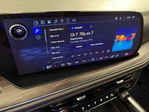 Used 2025 Chevrolet Suburban Premier image 32