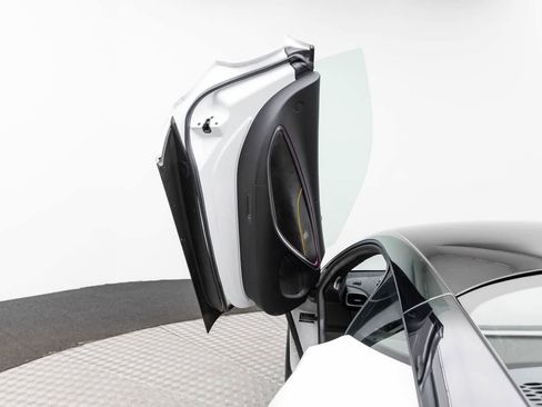 Used 2023 McLaren Artura RWD image 19