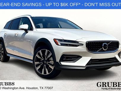 New 2025 Volvo V60 B5 Cross Country Ultra w/ Protection Package Premier