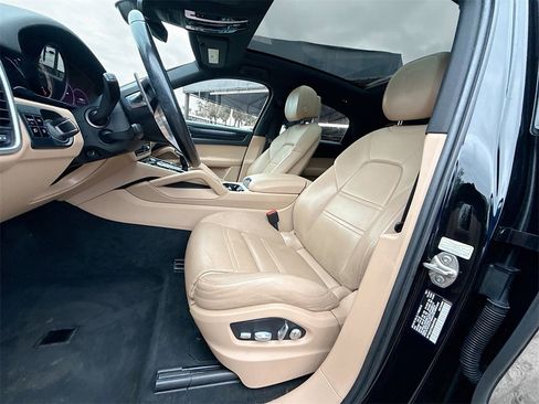 Used 2021 Porsche Cayenne Coupe image 23