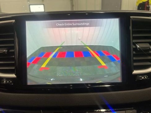 Used 2025 Chrysler Pacifica Select FWD image 22