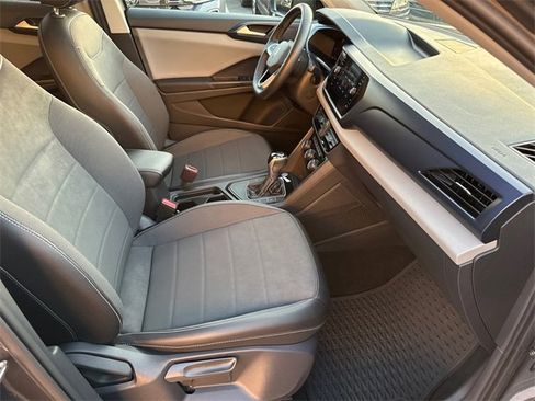 Certified 2023 Volkswagen Taos SE w/ Panoramic Sunroof Package image 13