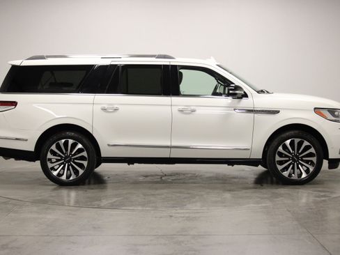Used 2024 Lincoln Navigator L Reserve AWD/4WD image 9