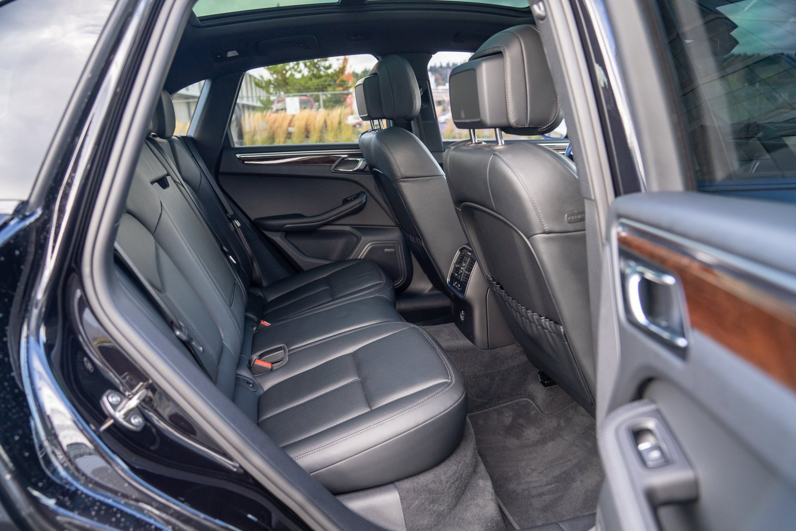 Certified 2023 Porsche Macan S AWD/4WD image 24