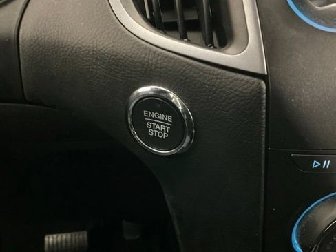 Used 2018 Ford Edge SE FWD image 16