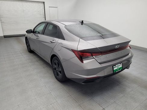 Used 2023 Hyundai Elantra SEL w/ Preferred Accessory Package FWD image 5