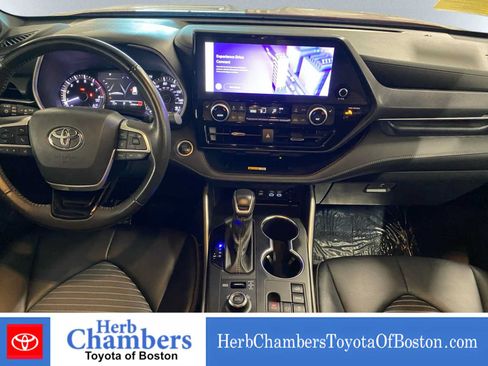 Used 2024 Toyota Highlander XSE AWD/4WD image 6