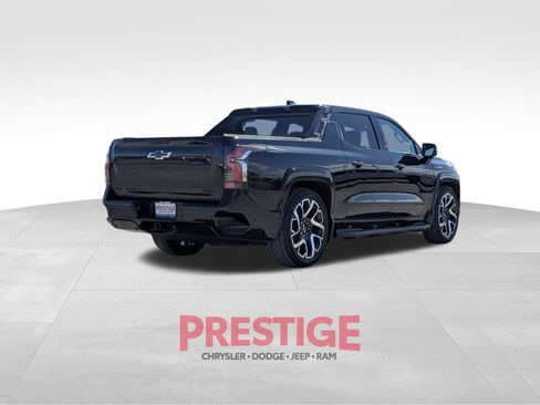 Used 2024 Chevrolet Silverado EV RST AWD/4WD image 8