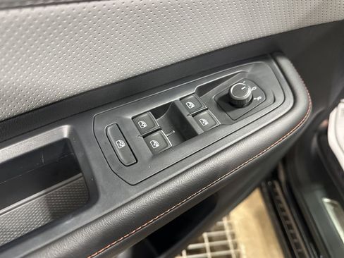 Certified 2025 Volkswagen Atlas Peak Edition SE image 22