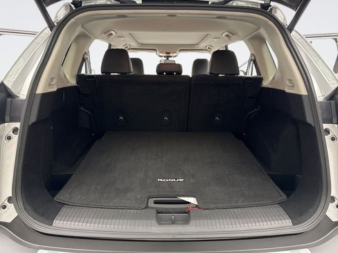 Used 2023 Nissan Rogue SV w/ SV Premium B Package image 21