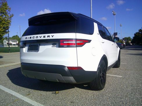 Used 2018 Land Rover Discovery HSE image 27