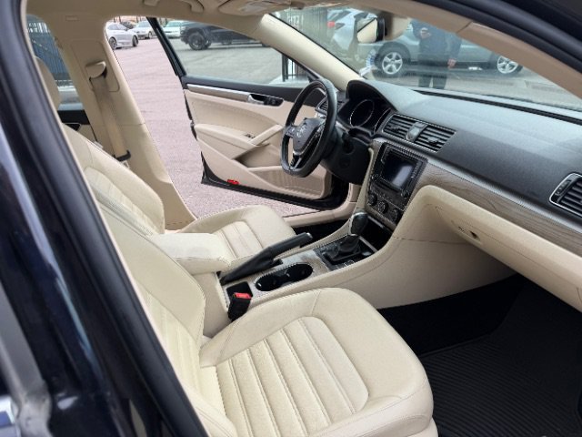 Used 2017 Volkswagen Passat 1.8T SEL Premium FWD image 25