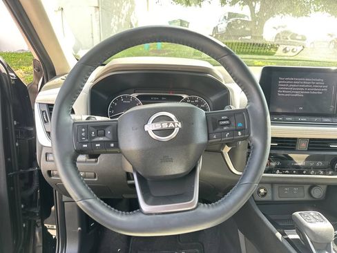 Used 2025 Nissan Rogue SV w/ SV Premium Package FWD image 43