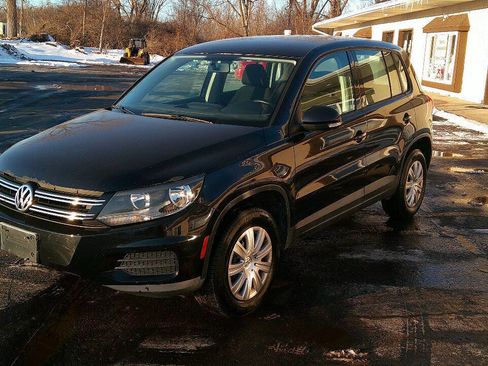 Used 2013 Volkswagen Tiguan S image 8