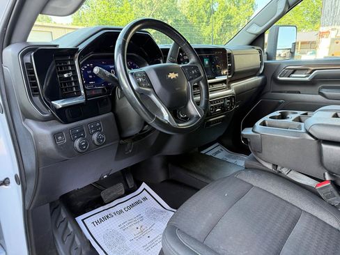 Used 2024 Chevrolet Silverado 2500 LT w/ Convenience Package AWD/4WD image 11