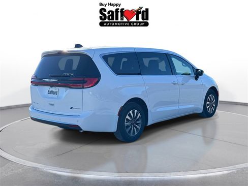 New 2026 Chrysler Pacifica Select image 8