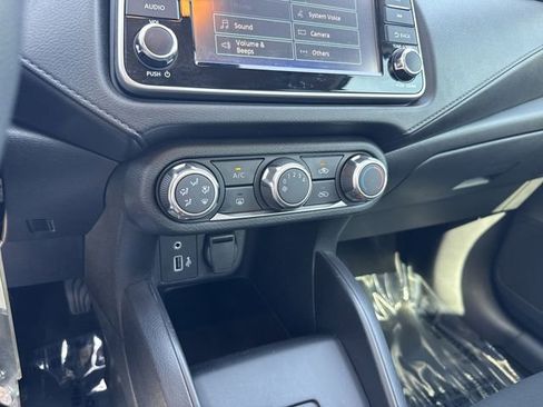 Used 2023 Nissan Versa S w/ Trunk Package image 21