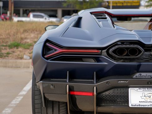 Used 2025 Lamborghini Revuelto image 53