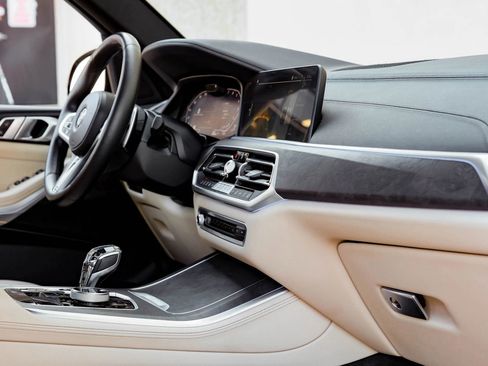 Used 2022 BMW X5 xDrive40i w/ M Sport Package image 35