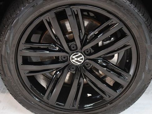 Used 2022 Volkswagen Tiguan SE R-Line image 20