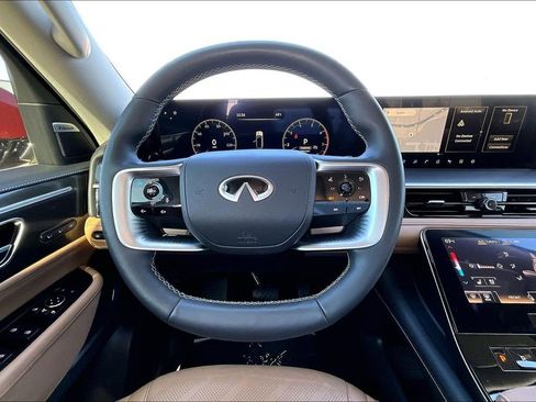 Certified 2025 INFINITI QX80 Luxe image 7