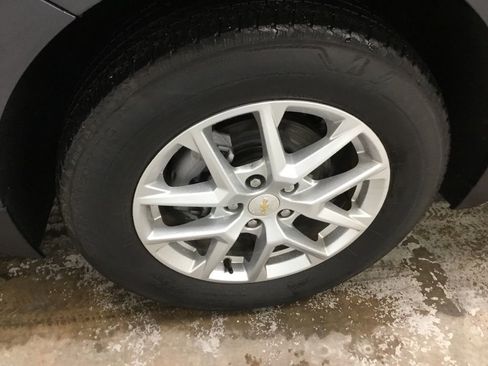 Used 2023 Chevrolet Equinox LT w/ Driver Convenience Package image 4