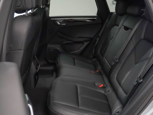 Certified 2026 Porsche Macan AWD/4WD image 18