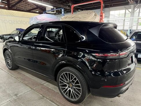 Used 2019 Porsche Cayenne S AWD/4WD image 2