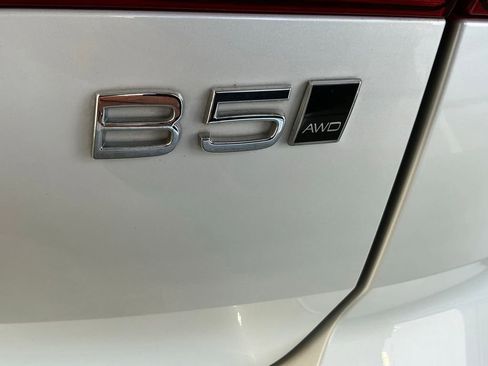 Used 2024 Volvo XC60 B5 Plus AWD/4WD image 5