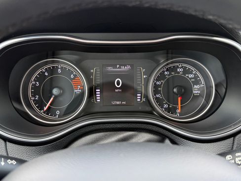 Used 2020 Jeep Cherokee Latitude Plus AWD/4WD image 17