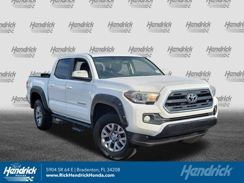 Used 2017 Toyota Tacoma SR5 w/ SR5 Appearance Package (SM) RWD image 1