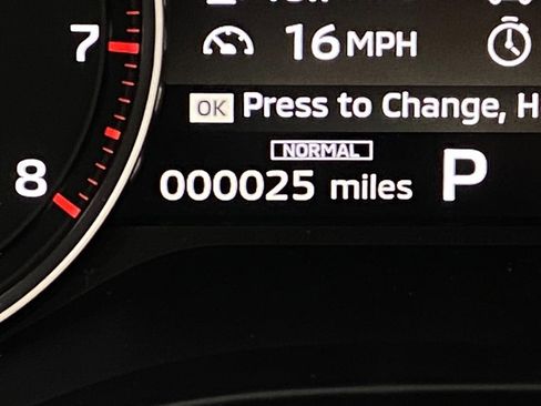 New 2026 Mitsubishi Outlander SE image 18