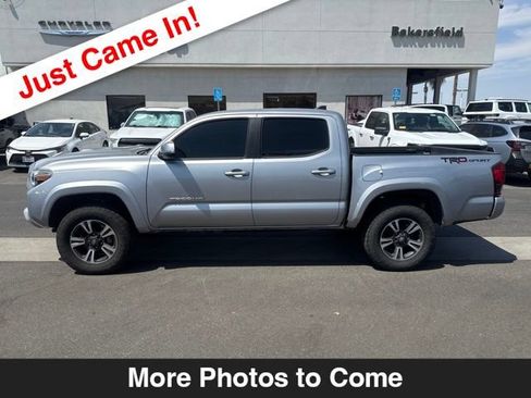 Used 2019 Toyota Tacoma TRD Sport w/ Technology Package RWD image 2