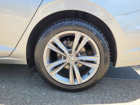Used 2021 Volkswagen Jetta R-Line w/ R-Line Cold Weather Package FWD image 37