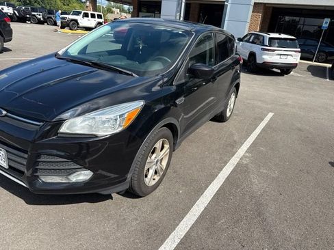Used 2016 Ford Escape SE FWD image 2