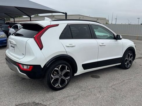 Used 2023 Kia Niro EX Touring FWD image 6