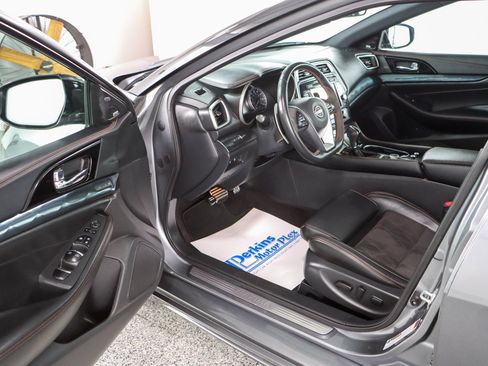 Used 2023 Nissan Maxima SR w/ Sport Mat Group FWD image 3