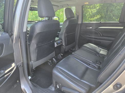 Used 2015 Toyota Highlander XLE AWD/4WD image 25