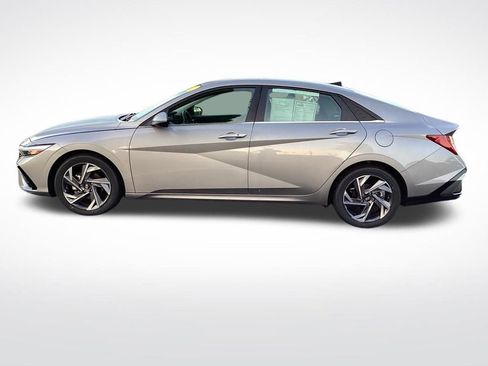 Used 2025 Hyundai Elantra SEL FWD image 7