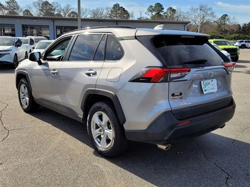 Used 2019 Toyota RAV4 XLE image 8