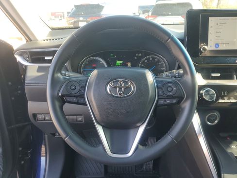 Used 2023 Toyota Venza LE image 25