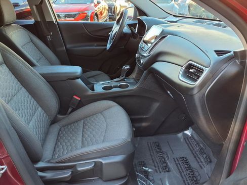 Used 2019 Chevrolet Equinox LT w/ Sun & Navigation Package image 9