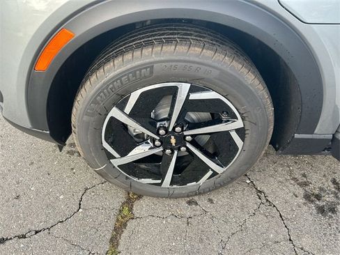 New 2026 Chevrolet Equinox EV LT image 31