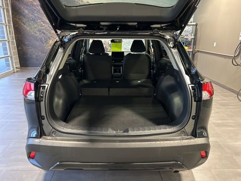 Used 2024 Toyota Corolla Cross LE image 31