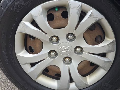 Used 2010 Hyundai Elantra GLS image 6